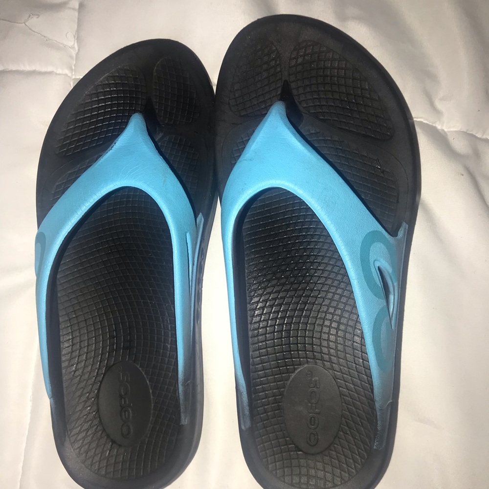 Blue and black Oofos